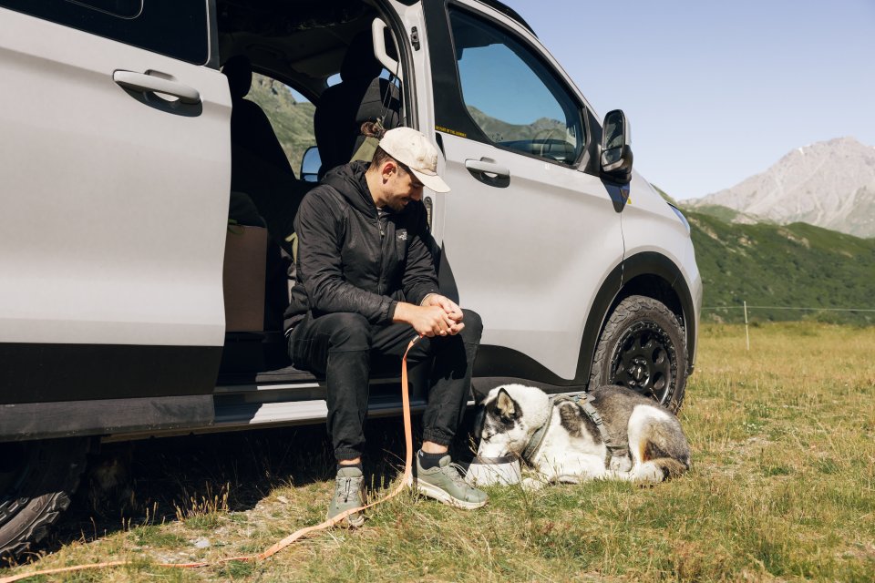 Vier Schlafplätze im 4x4 Camper von SpaceCamper
