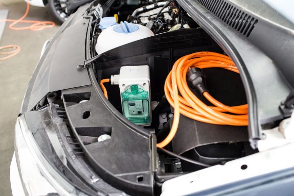 Solaranlage, Ladebooster und Fahrzeugelektrik