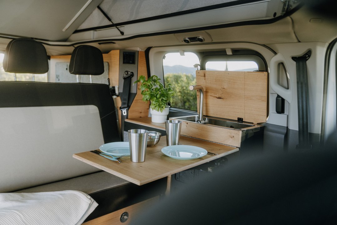 SpaceCamper Camper K&uuml;che mit Tisch ohne Beine