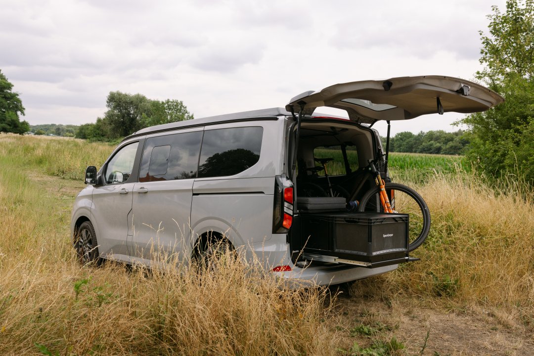 Ford Tourneo Custom Camper mit Fahrrad Ausbau von SpaceCamper