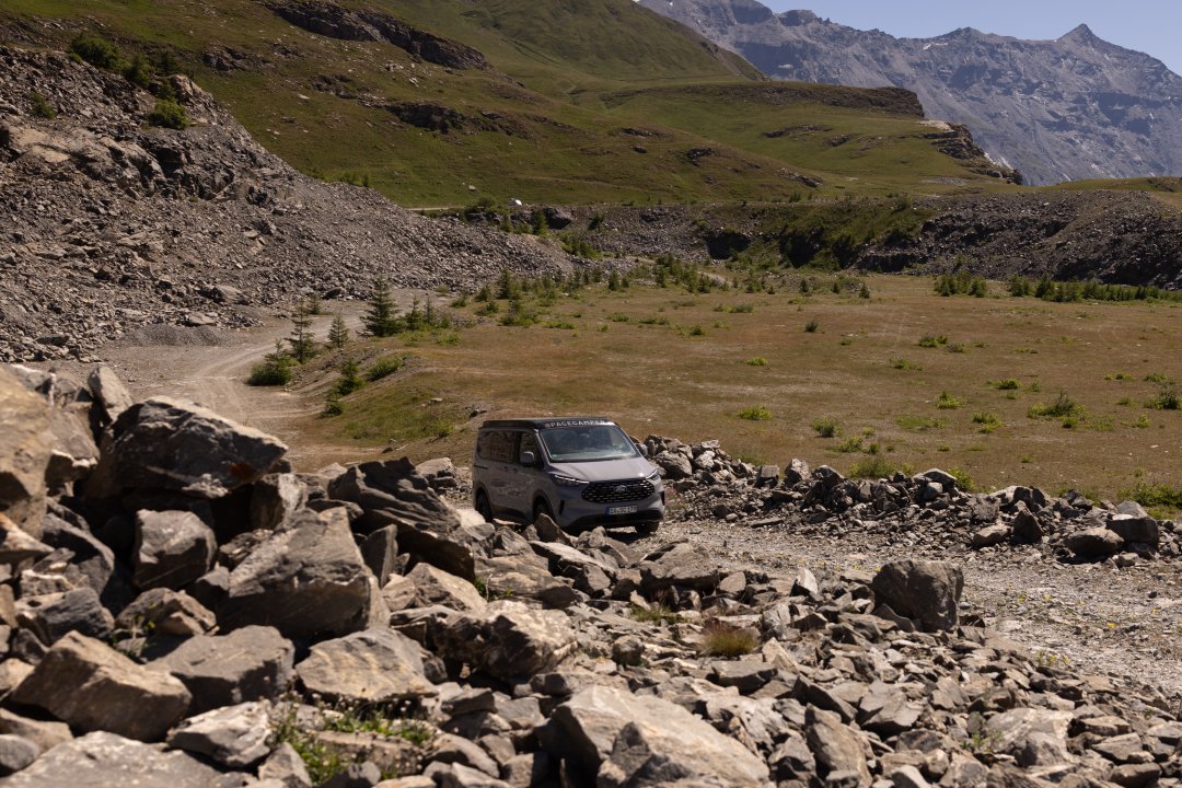 Offroad Wohnmobil in den Westalpen von SpaceCamper