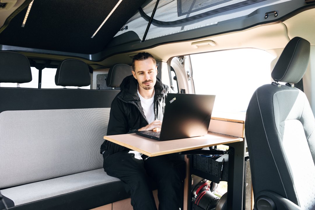 Autarkes Arbeiten im Offroad Camper von SpaceCamper 