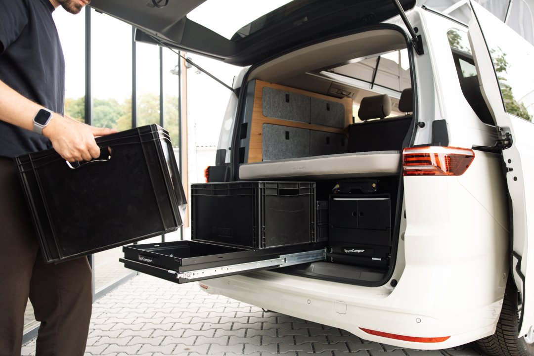 Heckausz&uuml;ge f&uuml;r VW Multivan von SpaceCamper f&uuml;r Stauraum mit Euroboxen