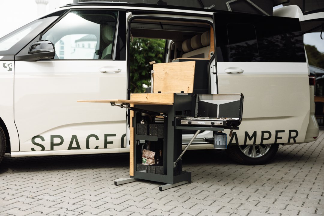 SpaceCamper Camping K&uuml;che zum herausschwenken und herausnehmen im VW Multivan