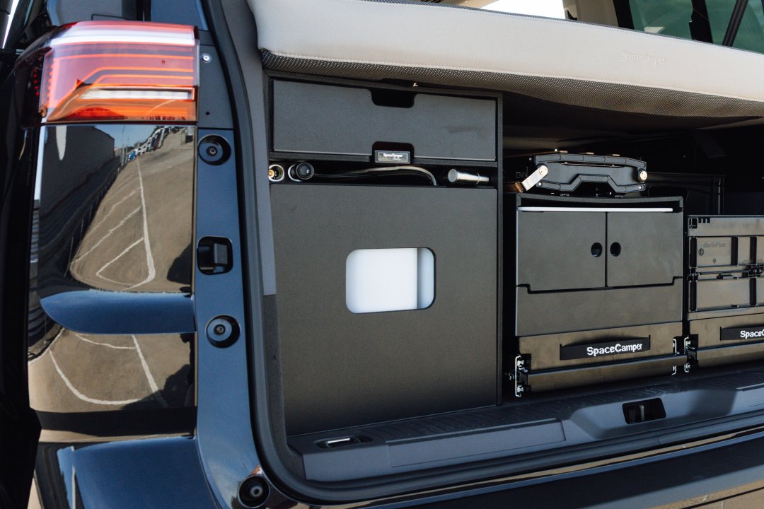Camper Ausbau Modul f&uuml;r Wasser im Heck des VW Multivan